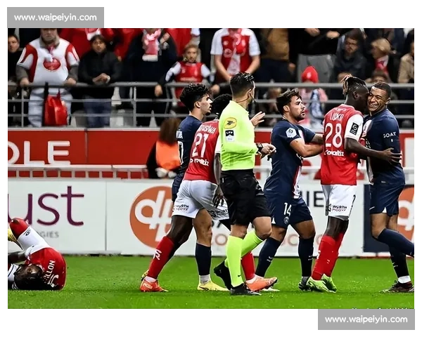 球迷集体声讨引爆舆论风暴折射体育管理与信任危机深层矛盾全面显现